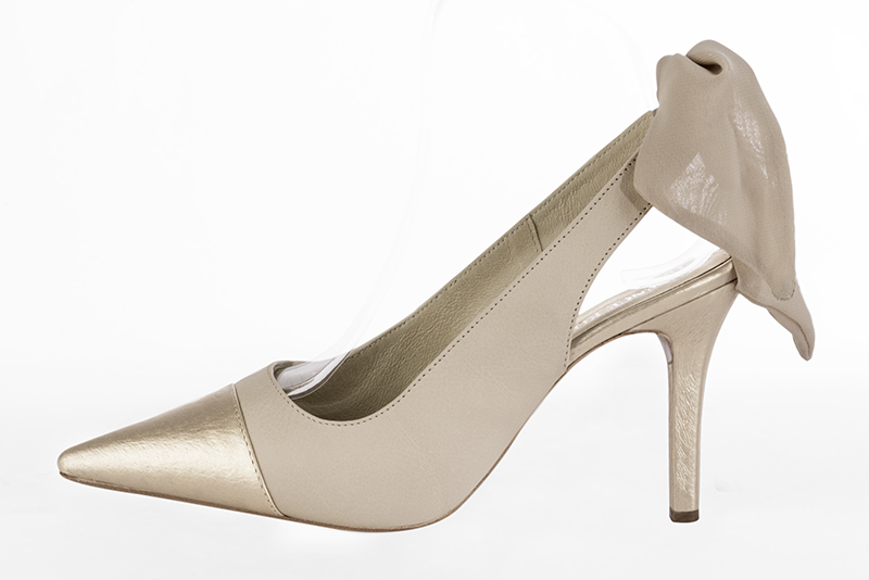 Gold and champagne white women's slingback shoes. Pointed toe. High slim heel. Profile view - Florence KOOIJMAN